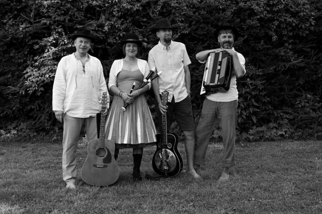 KÉRMIDERETVÁR & hosté: křest CD