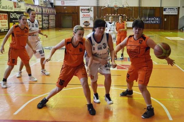 Basketbalové Céčko žen zaslouží pochvalu.