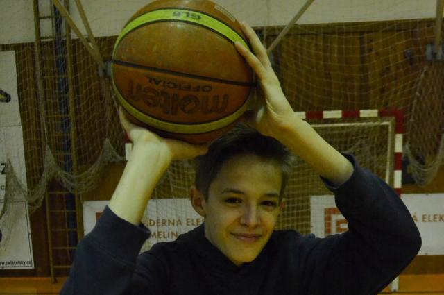 Basketbalista Víťa  Krejčí na chvíli doma.
