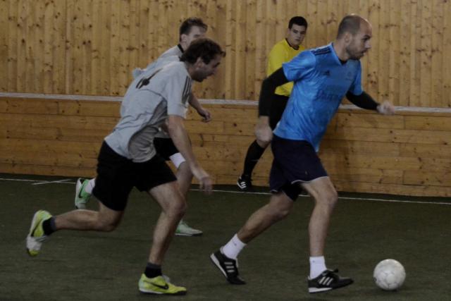 Poosmé si dali dostaveníčko fotbalisté na vánočním halovém turnaji v Oseku Partners cup